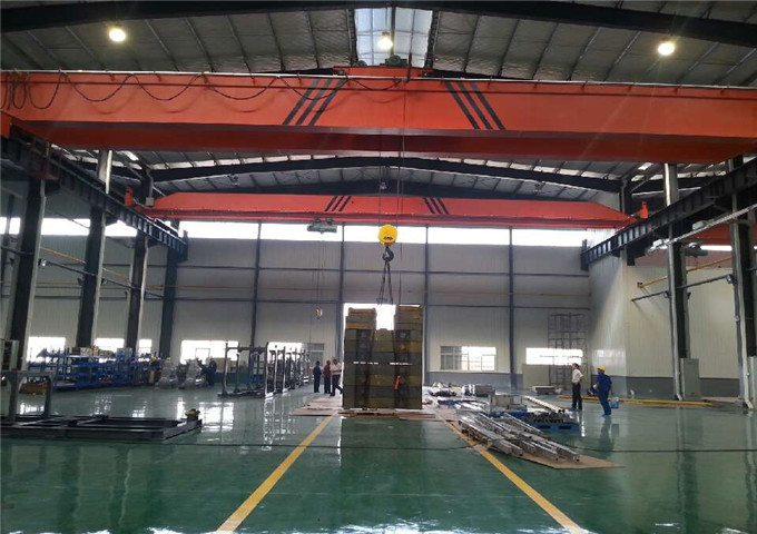 Reliable two-girder overhead crane from crane manufacturer